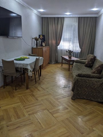 იყიდება ბინა მეჩვიდმეტე მიკრორაიონში