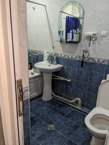 იყიდება ბინა მეჩვიდმეტე მიკრორაიონში