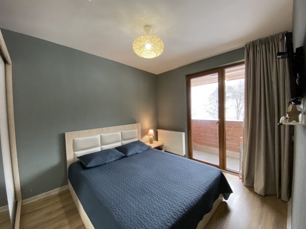 REDCO VALLEY BAKURIANI დიდველისა და ტატრას სასრიალოსთან ქირავდება დღიურად 2 ოთახიანი 46კვ.მ