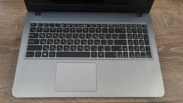 ASUS VivoBook X540BA , SSD : 256 , RAM: 4 GB იყიდება ლეპტოპი