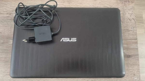 ASUS VivoBook X540BA , SSD : 256 , RAM: 4 GB იყიდება ლეპტოპი