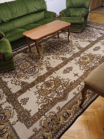 "იყიდება შალის ხალიჩა 3მx4მ-ზე , ოჯახიდან. მოლდავური! საუკეთესო მდგომარეობაში, მოვლილი!!! ტელ: 599351801 ; 574202158"